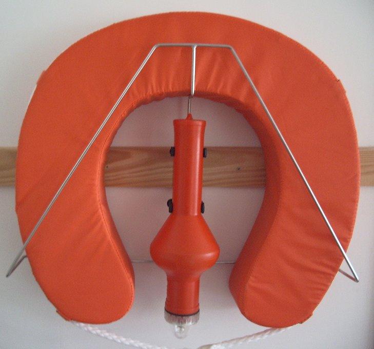 Bou�e fer � cheval compl�te 